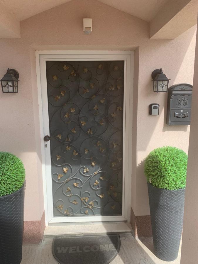 Studio Apartmant Leona With Parking Place Spalato Esterno foto